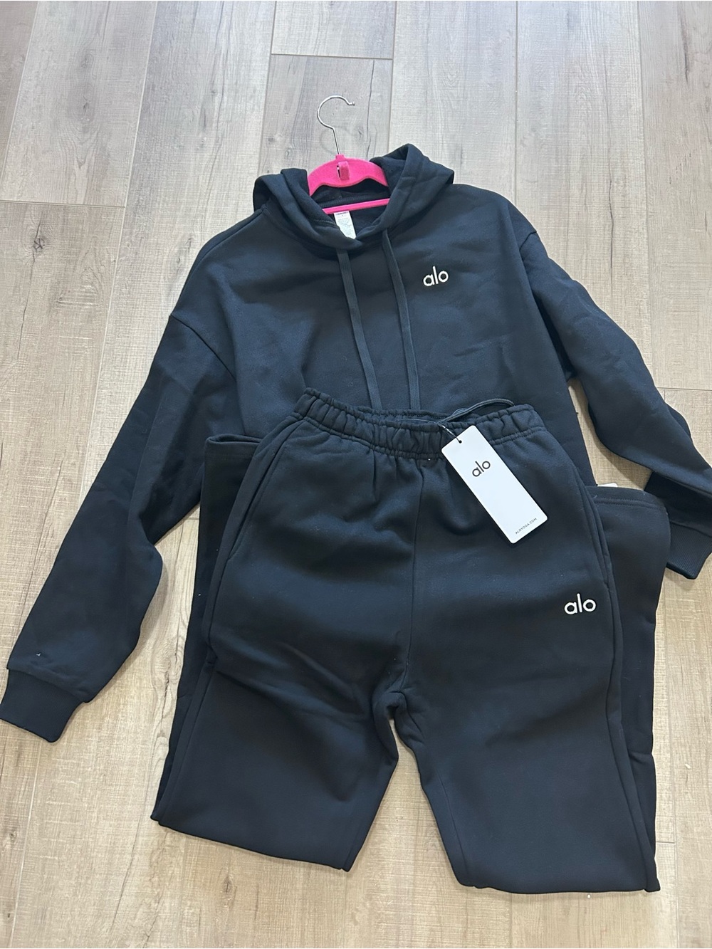 ALO NWT Small Yoga Black Accolade Hoodie with Logo and matching sweatpants